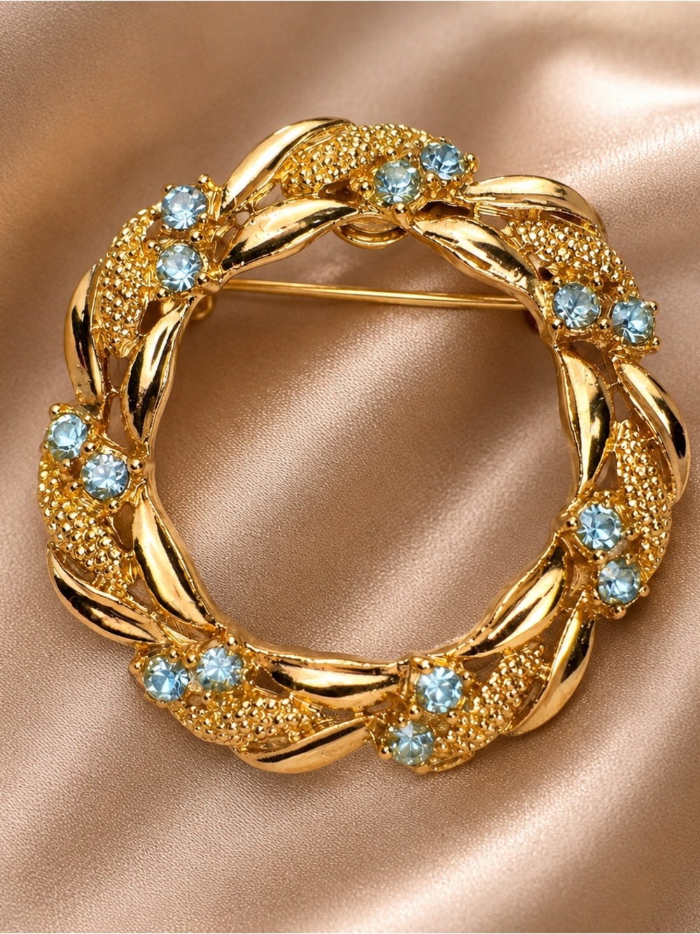 Vintage Gerrys Gold Tone Blue Rhinestone Wreath Circle Brooch Pin Textured